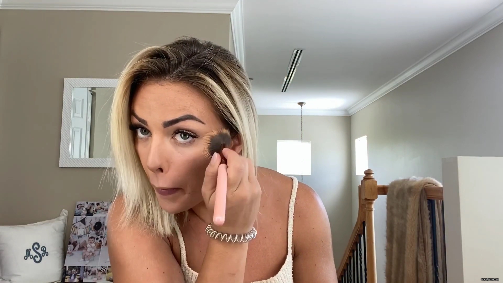 MY_NEW_LOOK21_How-to_do_your_makeup_in_less_than_10_mins21_mp40464.jpg