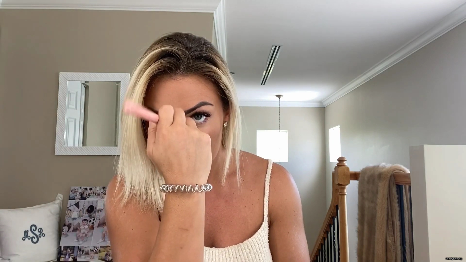 MY_NEW_LOOK21_How-to_do_your_makeup_in_less_than_10_mins21_mp40467.jpg