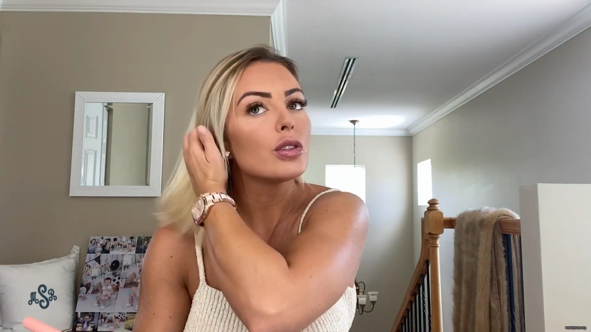 MY_NEW_LOOK21_How-to_do_your_makeup_in_less_than_10_mins21_mp40472.jpg