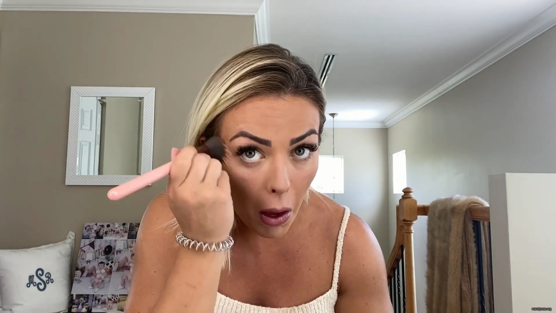 MY_NEW_LOOK21_How-to_do_your_makeup_in_less_than_10_mins21_mp40474.jpg
