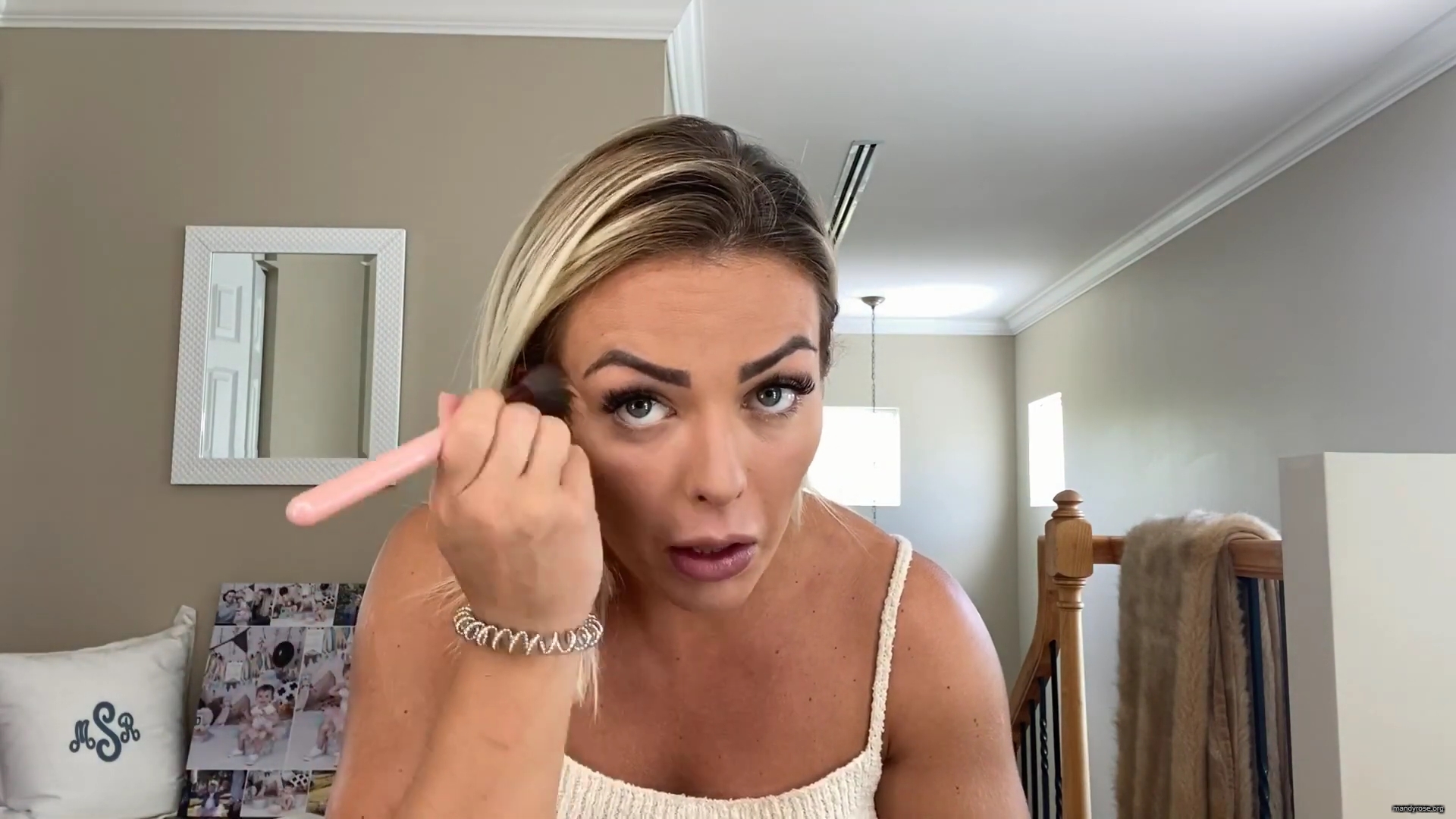 MY_NEW_LOOK21_How-to_do_your_makeup_in_less_than_10_mins21_mp40475.jpg