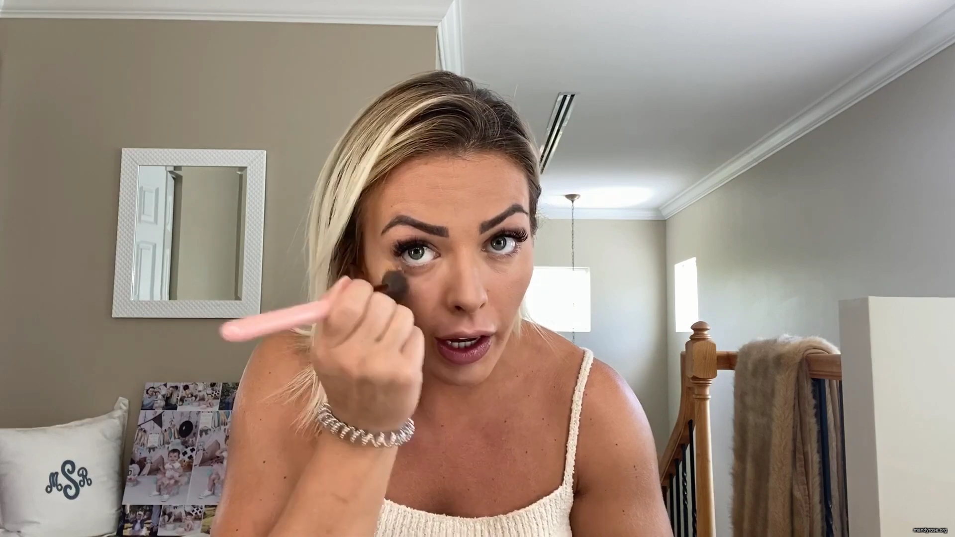 MY_NEW_LOOK21_How-to_do_your_makeup_in_less_than_10_mins21_mp40476.jpg