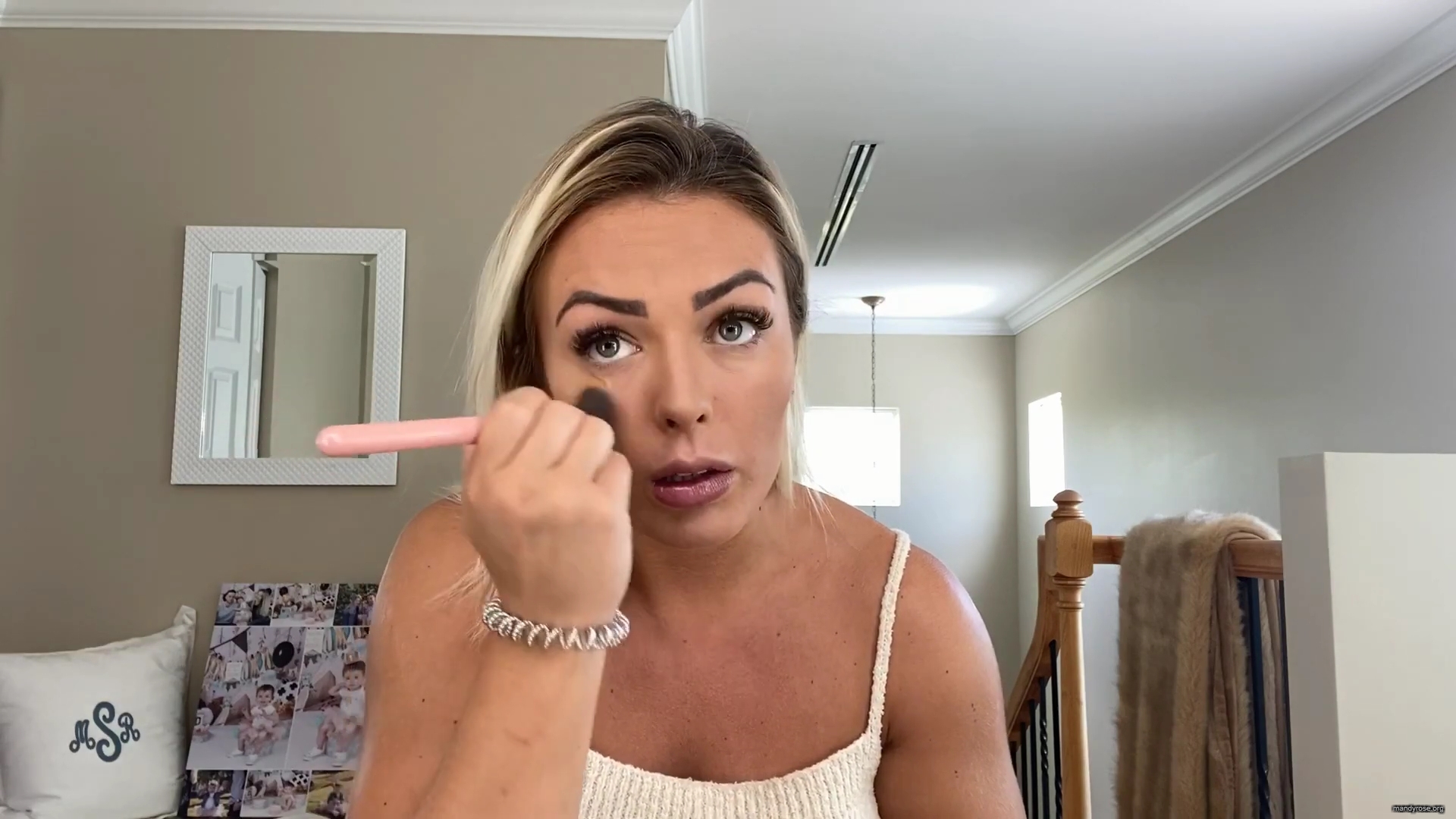 MY_NEW_LOOK21_How-to_do_your_makeup_in_less_than_10_mins21_mp40477.jpg
