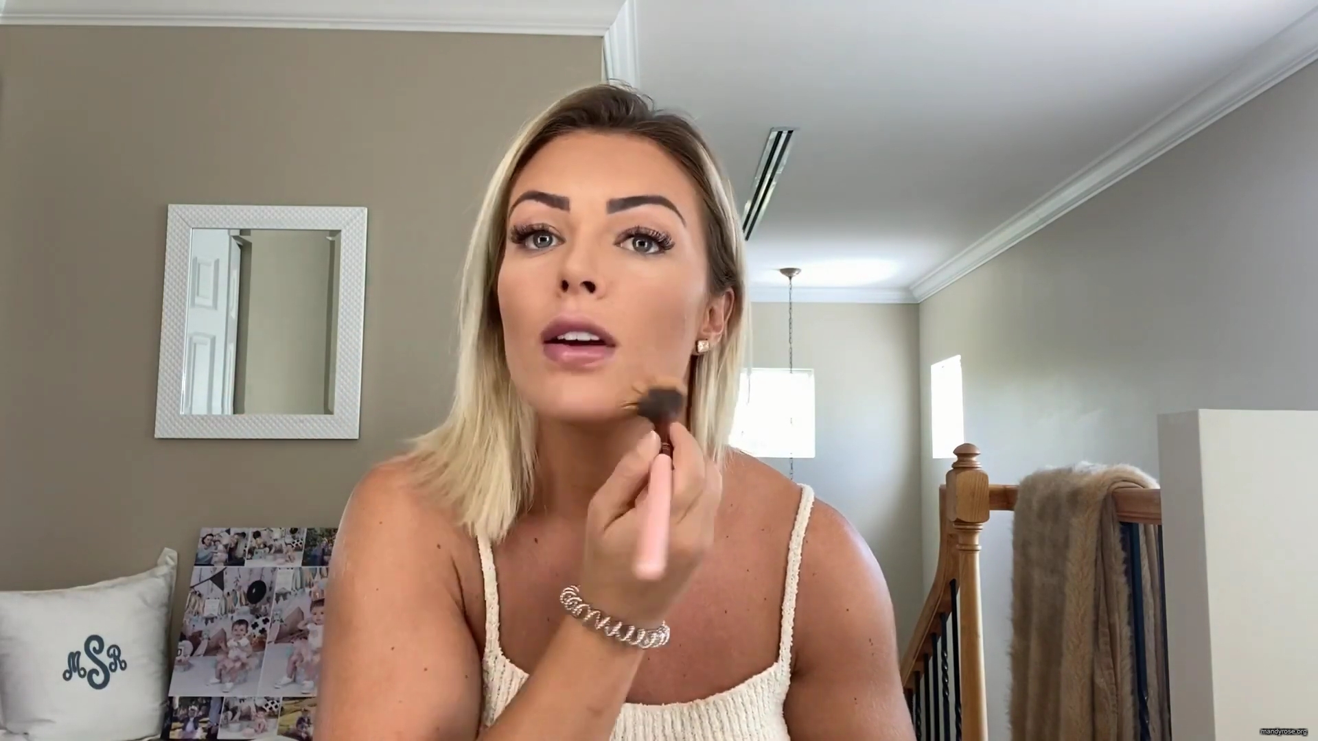 MY_NEW_LOOK21_How-to_do_your_makeup_in_less_than_10_mins21_mp40480.jpg