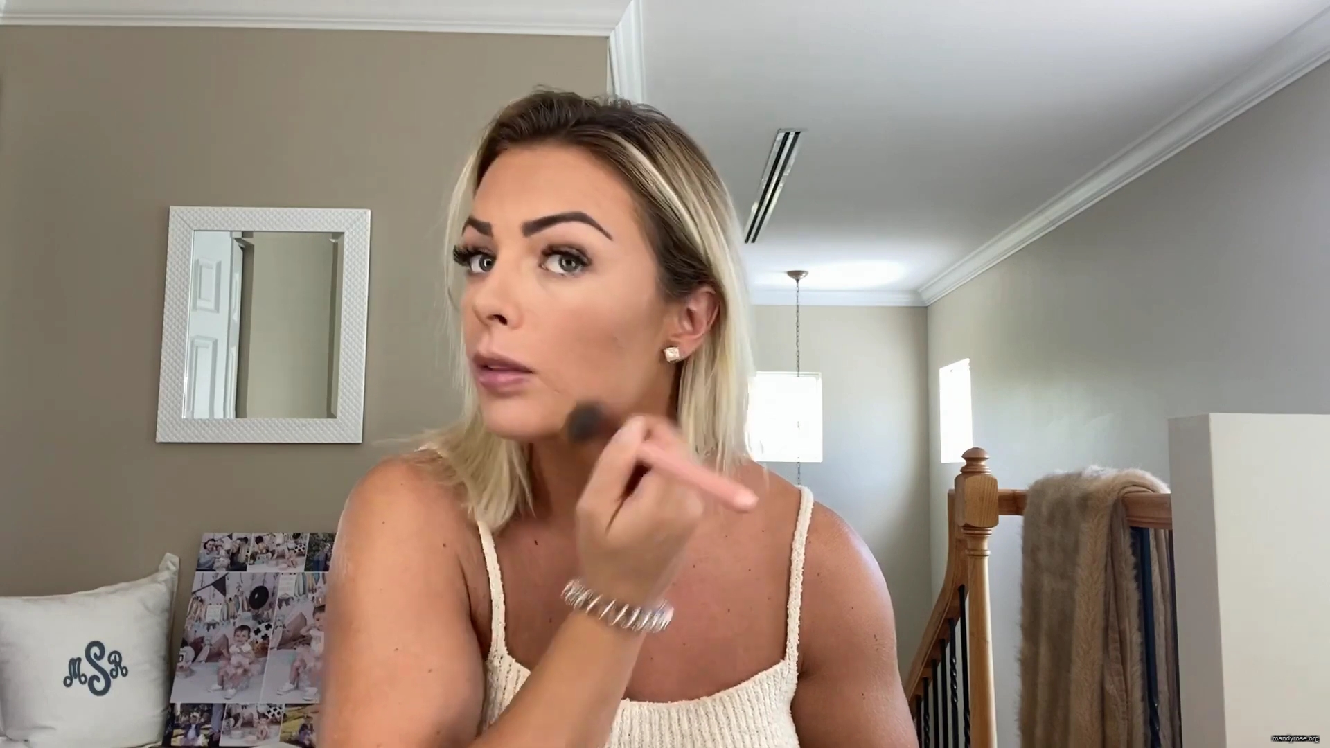 MY_NEW_LOOK21_How-to_do_your_makeup_in_less_than_10_mins21_mp40481.jpg