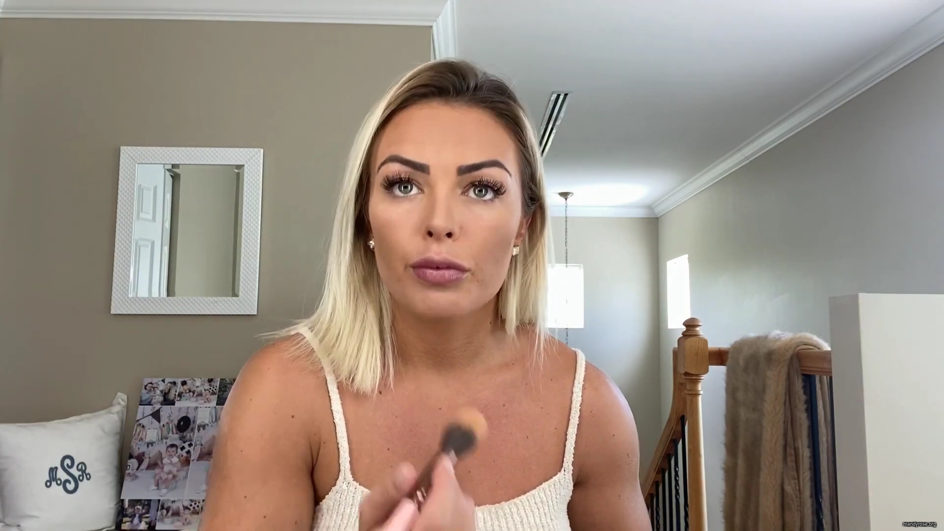 MY_NEW_LOOK21_How-to_do_your_makeup_in_less_than_10_mins21_mp40484.jpg