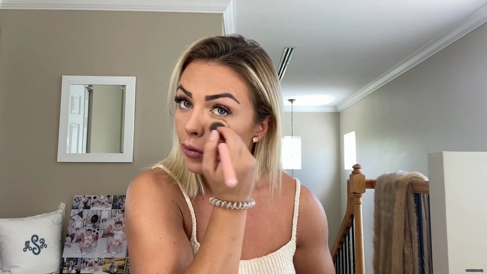 MY_NEW_LOOK21_How-to_do_your_makeup_in_less_than_10_mins21_mp40485.jpg