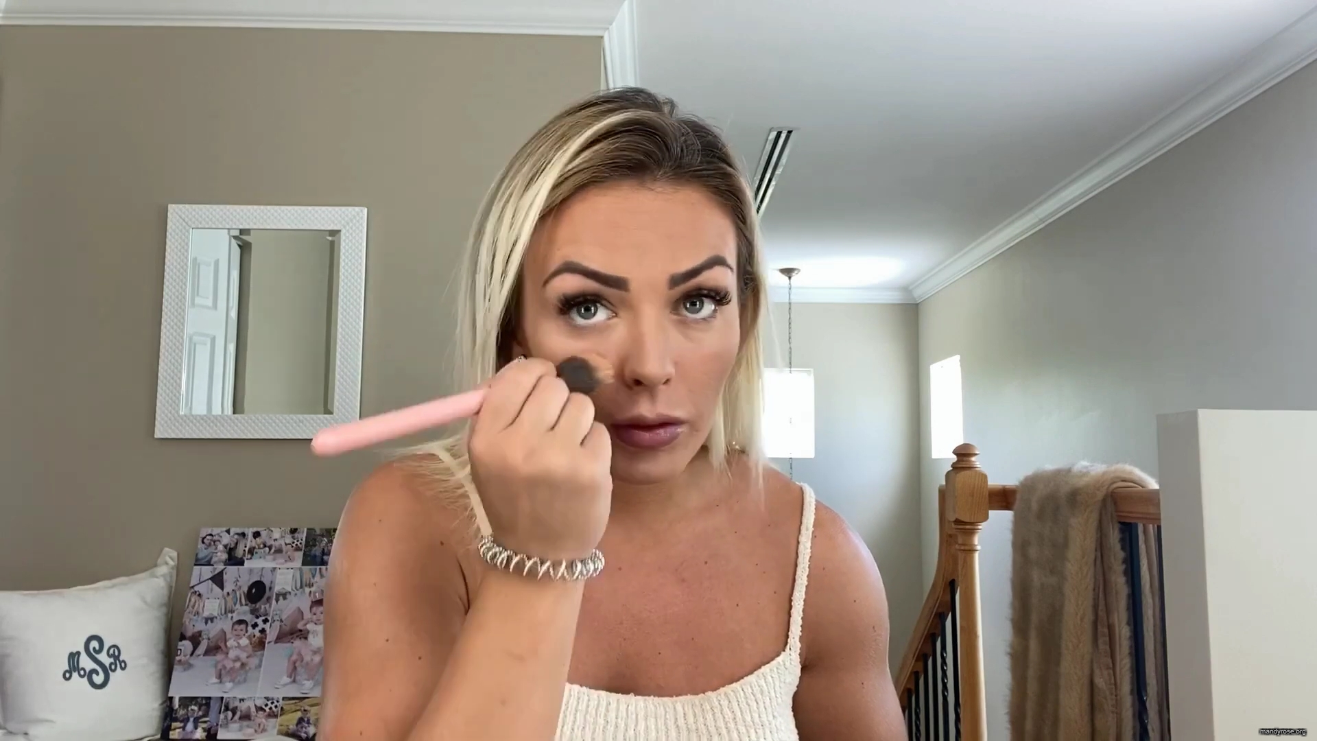 MY_NEW_LOOK21_How-to_do_your_makeup_in_less_than_10_mins21_mp40486.jpg
