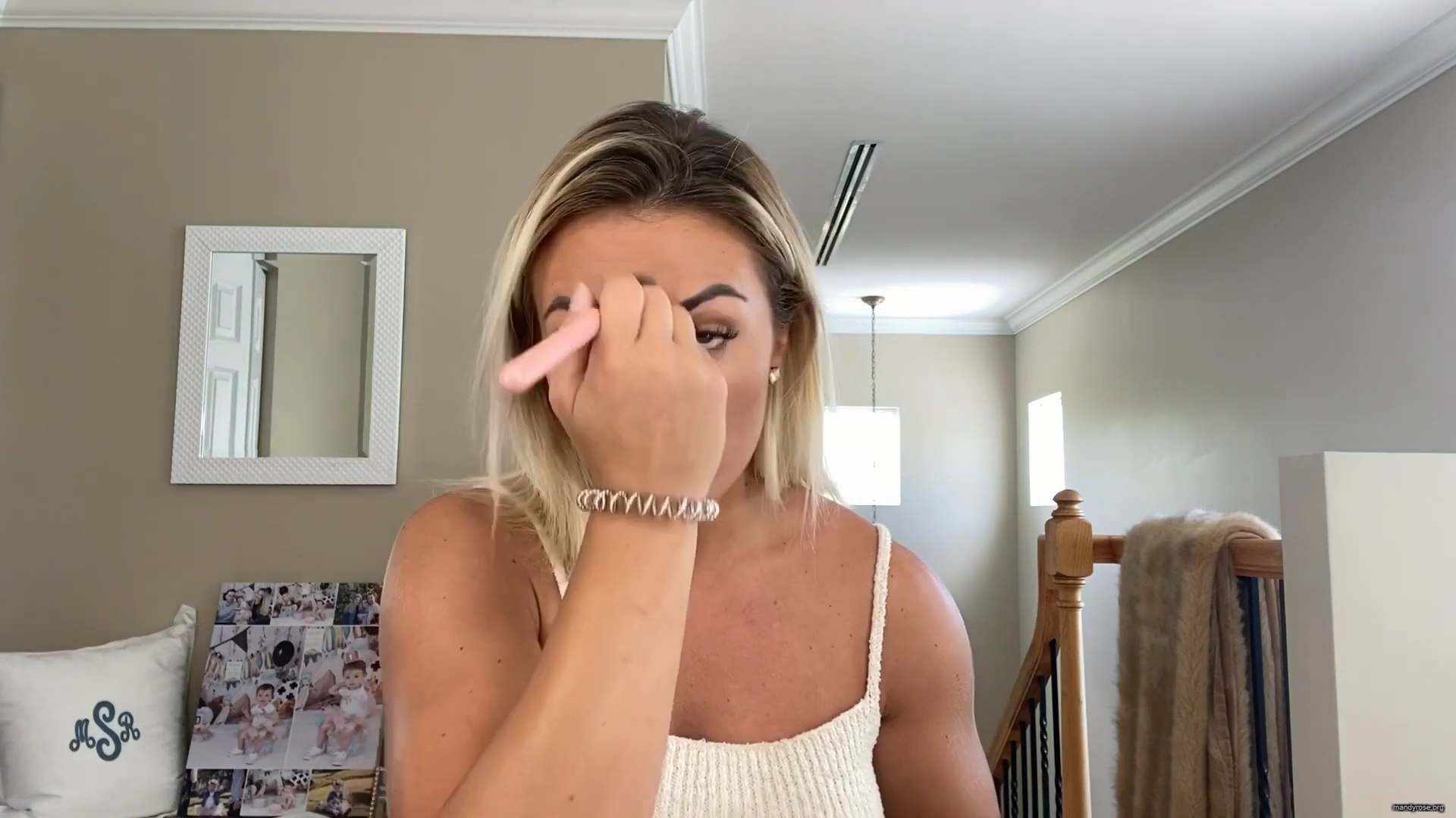 MY_NEW_LOOK21_How-to_do_your_makeup_in_less_than_10_mins21_mp40487.jpg