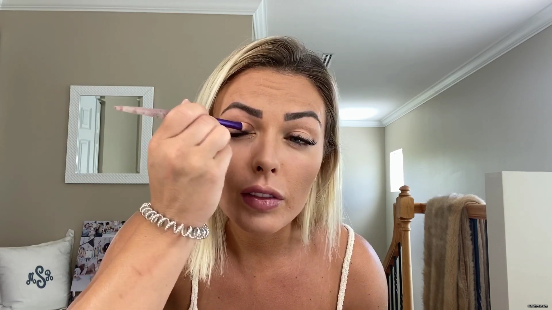 MY_NEW_LOOK21_How-to_do_your_makeup_in_less_than_10_mins21_mp40507.jpg