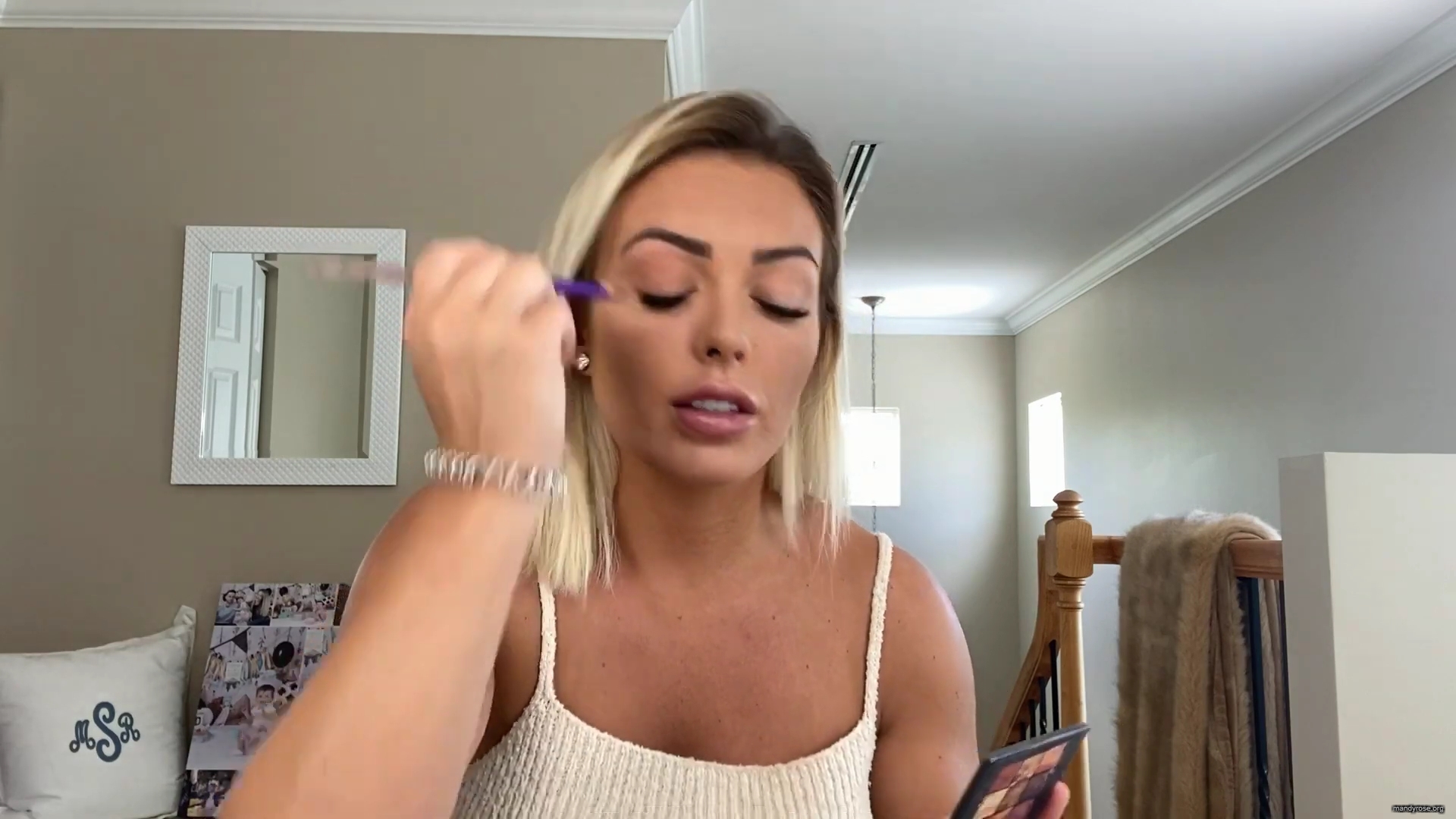 MY_NEW_LOOK21_How-to_do_your_makeup_in_less_than_10_mins21_mp40512.jpg