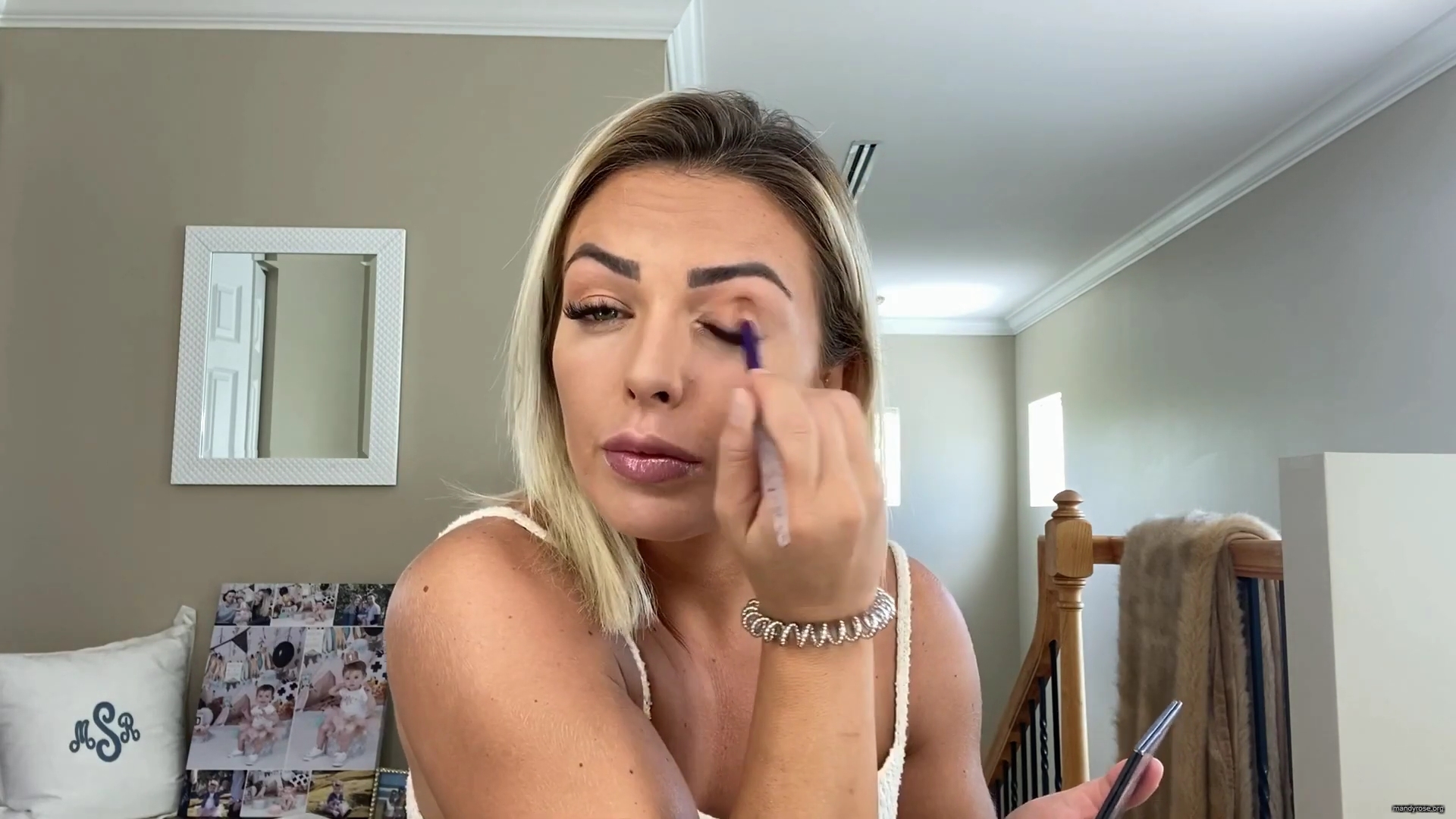 MY_NEW_LOOK21_How-to_do_your_makeup_in_less_than_10_mins21_mp40520.jpg