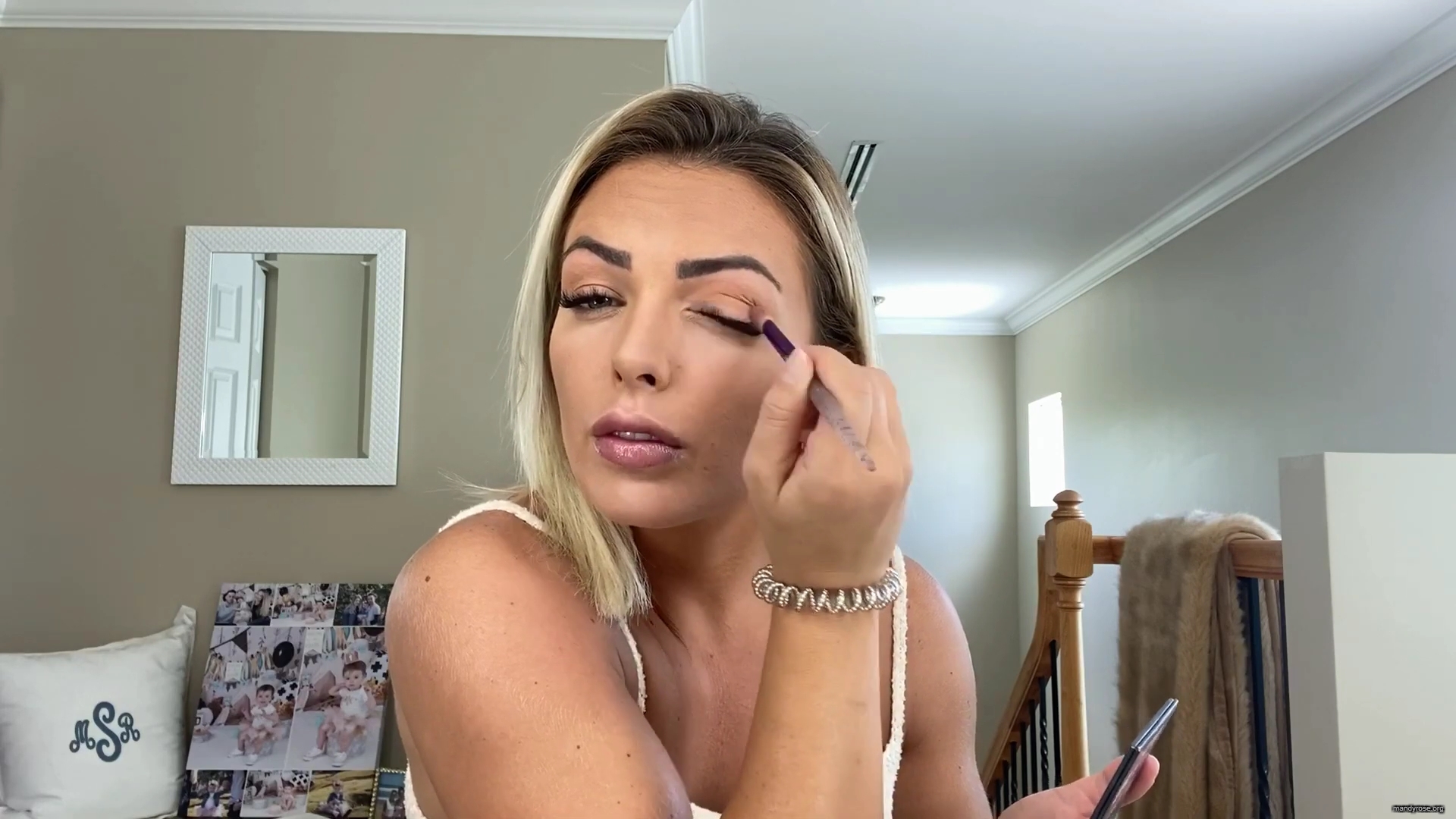 MY_NEW_LOOK21_How-to_do_your_makeup_in_less_than_10_mins21_mp40522.jpg