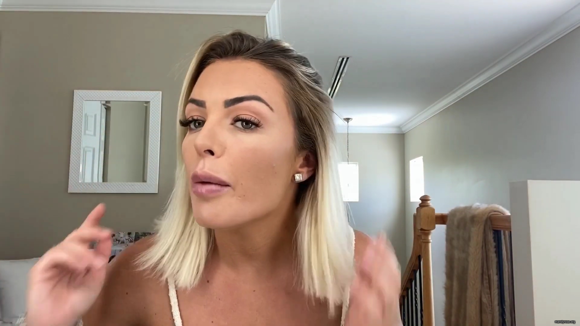 MY_NEW_LOOK21_How-to_do_your_makeup_in_less_than_10_mins21_mp40528.jpg