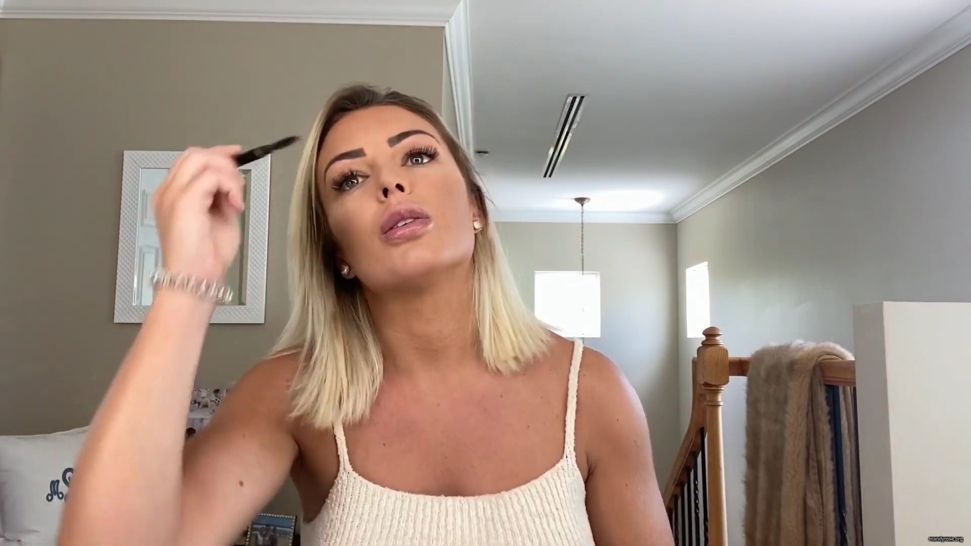 MY_NEW_LOOK21_How-to_do_your_makeup_in_less_than_10_mins21_mp40538.jpg