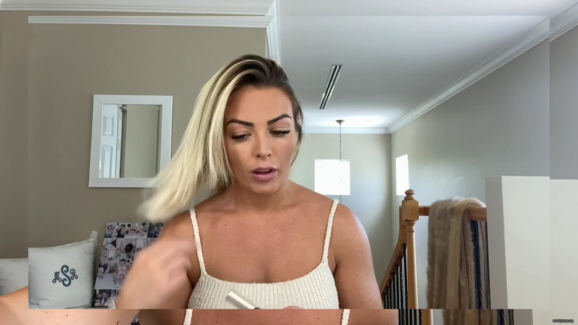MY_NEW_LOOK21_How-to_do_your_makeup_in_less_than_10_mins21_mp40577.jpg