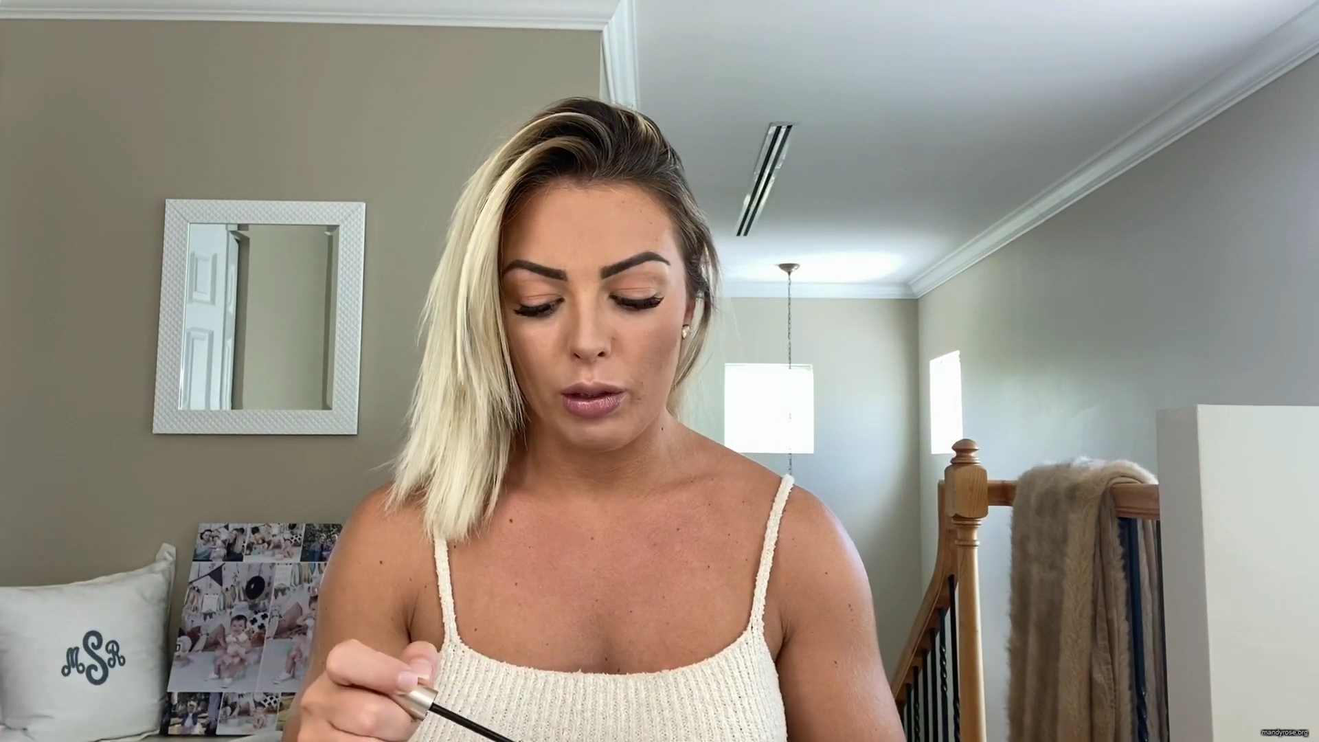 MY_NEW_LOOK21_How-to_do_your_makeup_in_less_than_10_mins21_mp40578.jpg