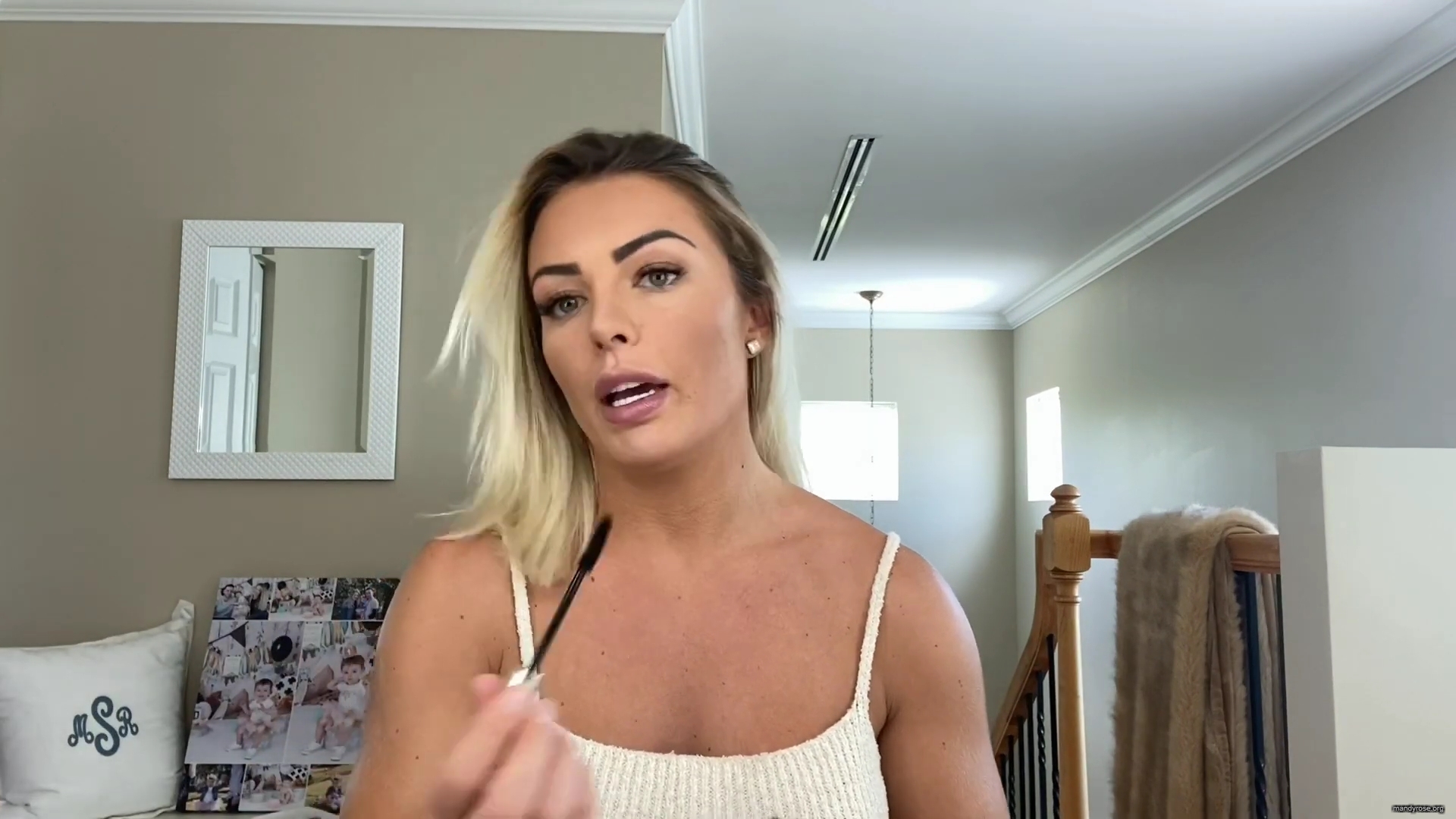 MY_NEW_LOOK21_How-to_do_your_makeup_in_less_than_10_mins21_mp40579.jpg