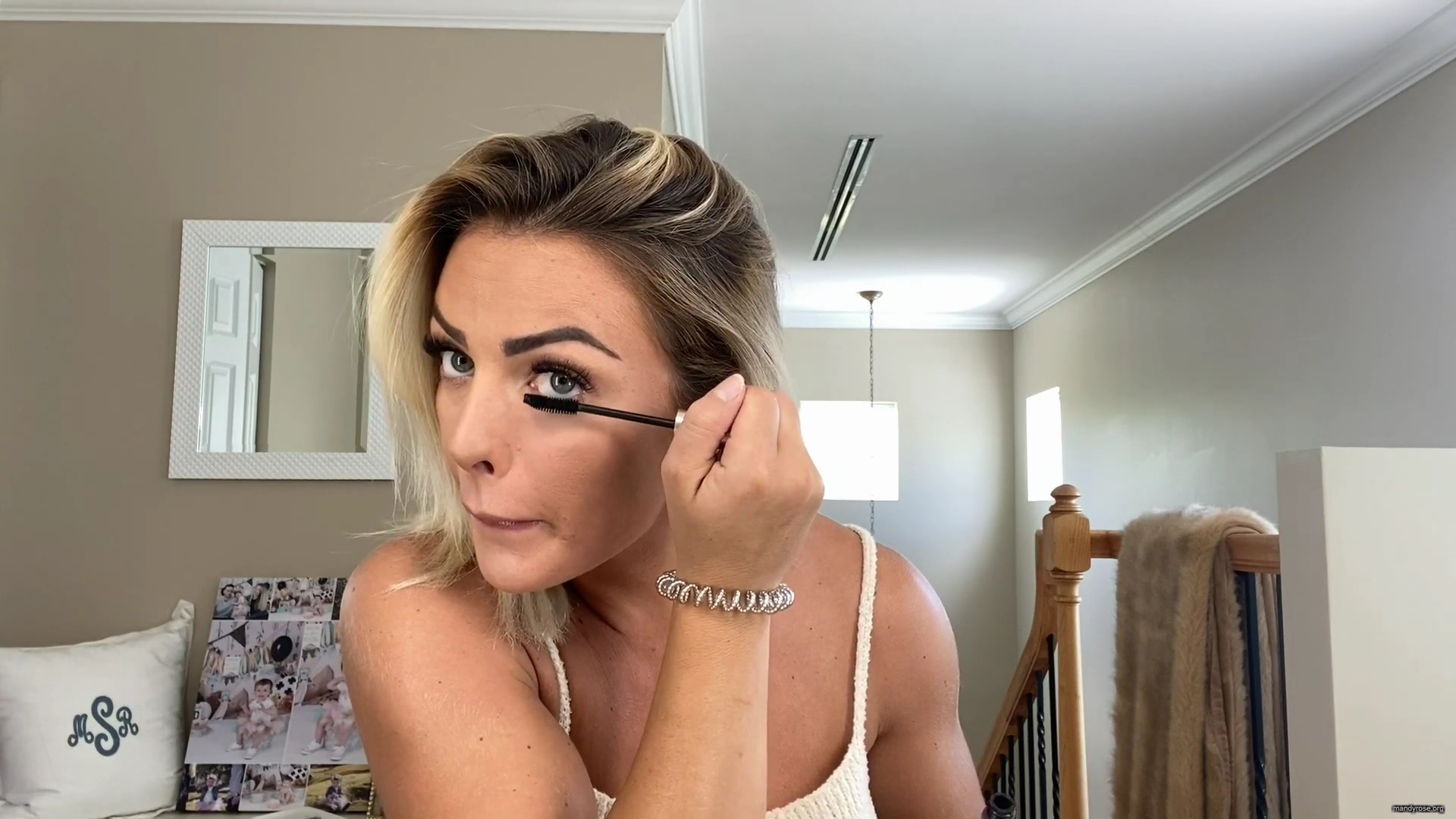 MY_NEW_LOOK21_How-to_do_your_makeup_in_less_than_10_mins21_mp40591.jpg