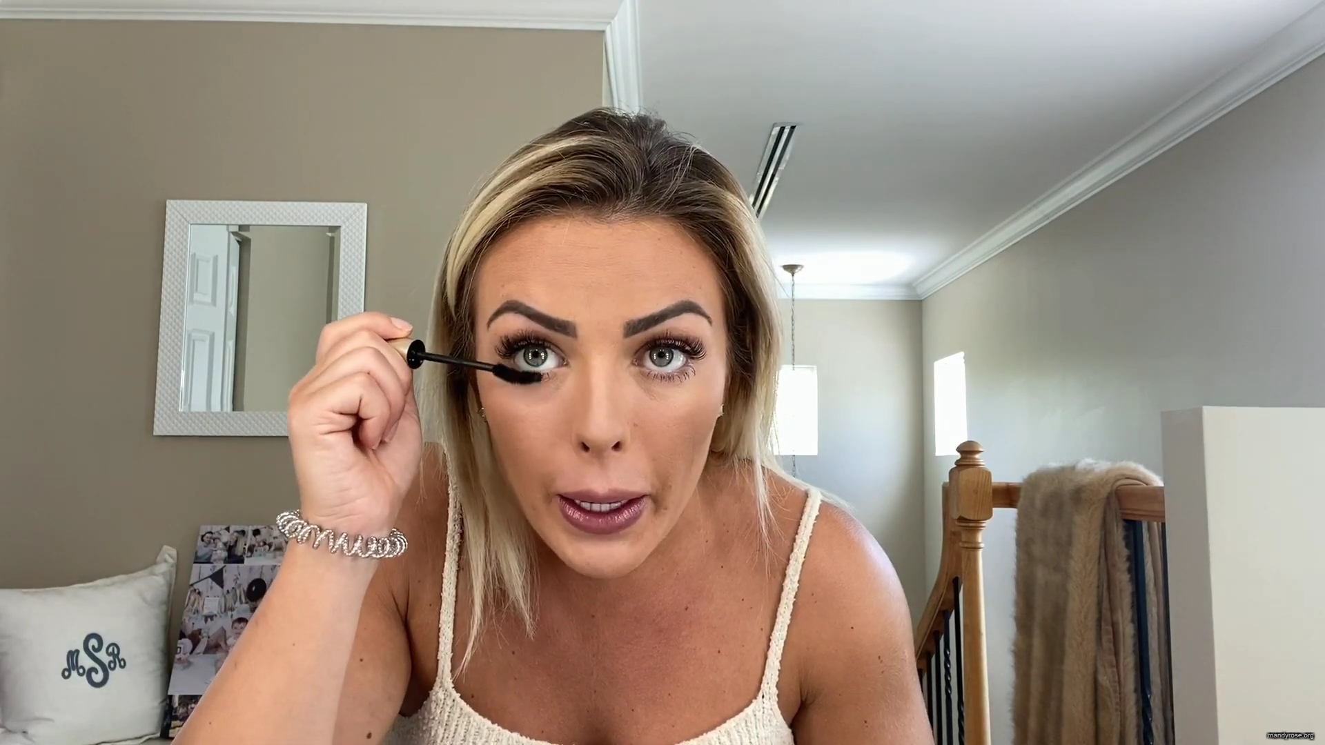 MY_NEW_LOOK21_How-to_do_your_makeup_in_less_than_10_mins21_mp40604.jpg