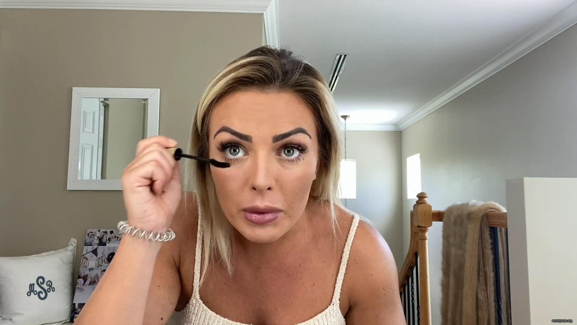 MY_NEW_LOOK21_How-to_do_your_makeup_in_less_than_10_mins21_mp40605.jpg