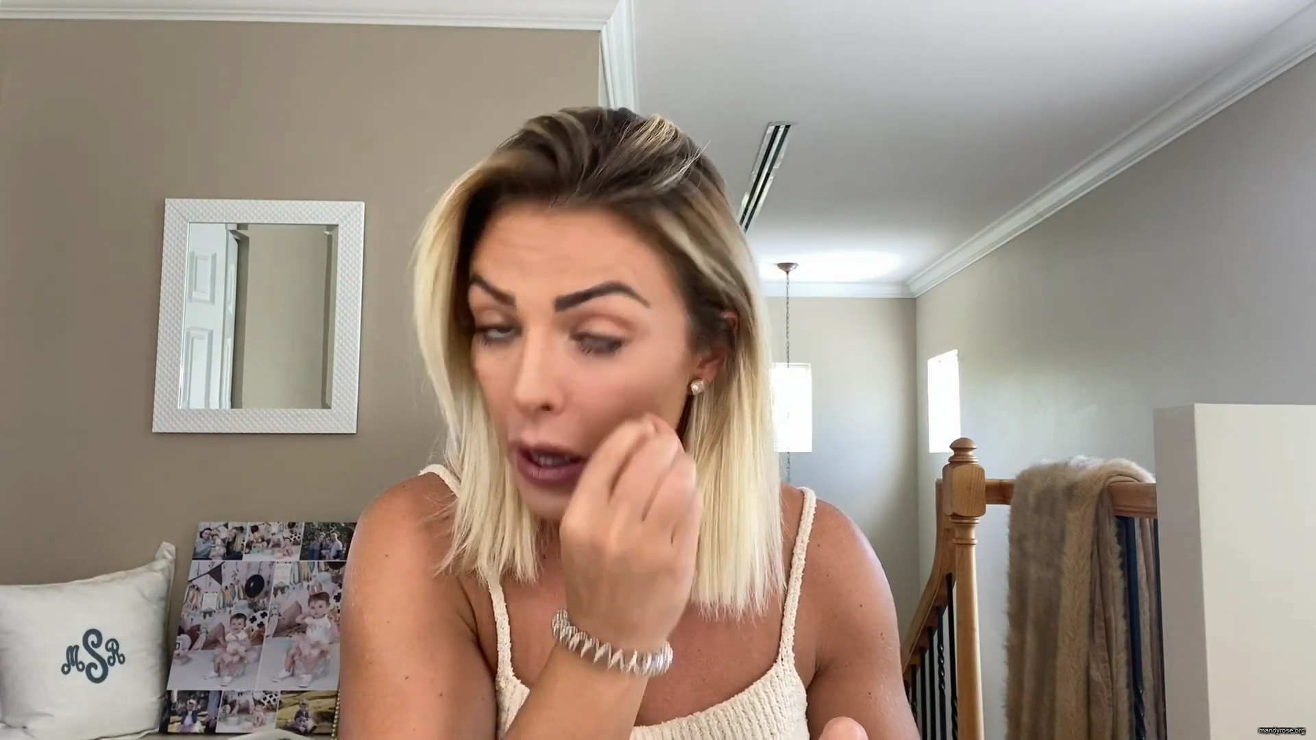 MY_NEW_LOOK21_How-to_do_your_makeup_in_less_than_10_mins21_mp40637.jpg