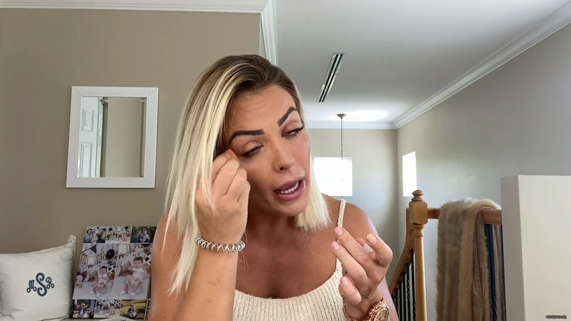 MY_NEW_LOOK21_How-to_do_your_makeup_in_less_than_10_mins21_mp40648.jpg