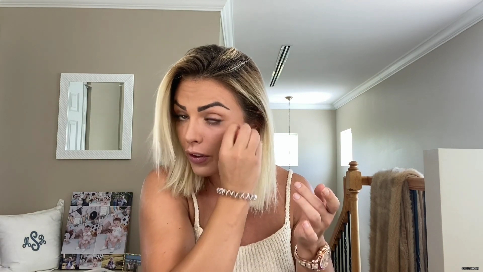 MY_NEW_LOOK21_How-to_do_your_makeup_in_less_than_10_mins21_mp40650.jpg