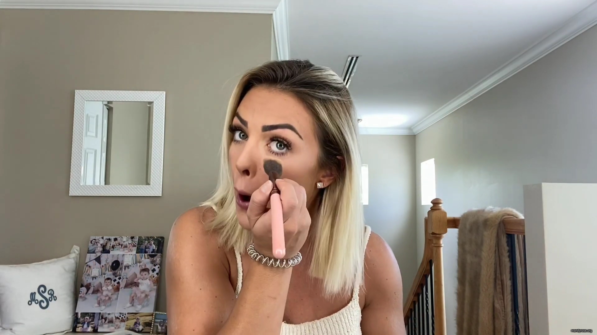 MY_NEW_LOOK21_How-to_do_your_makeup_in_less_than_10_mins21_mp40662.jpg