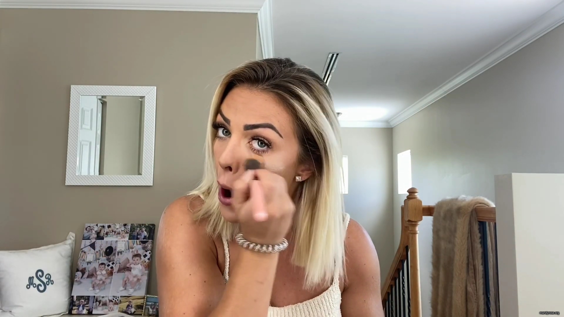 MY_NEW_LOOK21_How-to_do_your_makeup_in_less_than_10_mins21_mp40663.jpg