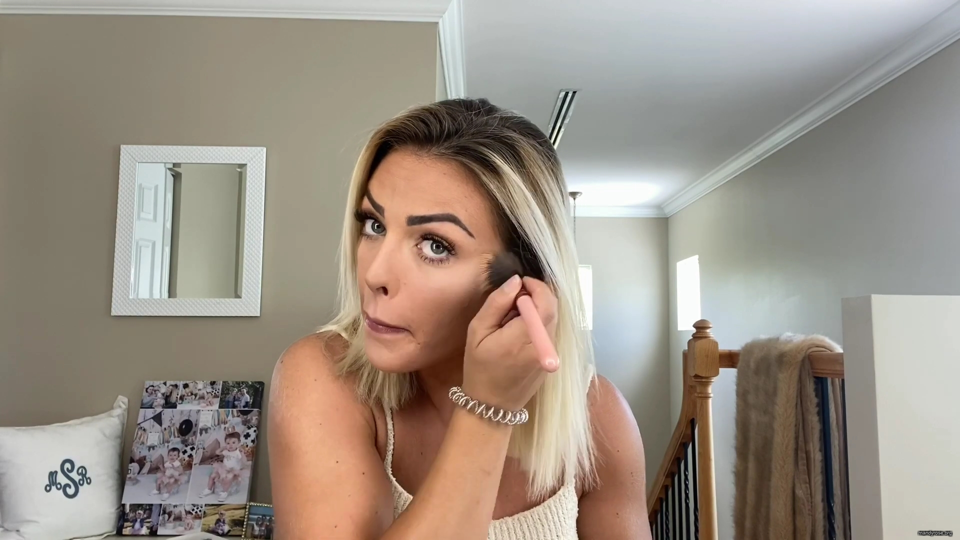 MY_NEW_LOOK21_How-to_do_your_makeup_in_less_than_10_mins21_mp40664.jpg