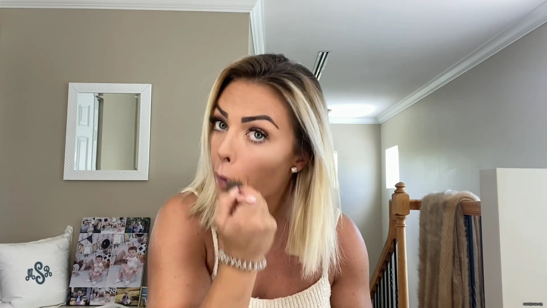 MY_NEW_LOOK21_How-to_do_your_makeup_in_less_than_10_mins21_mp40665.jpg