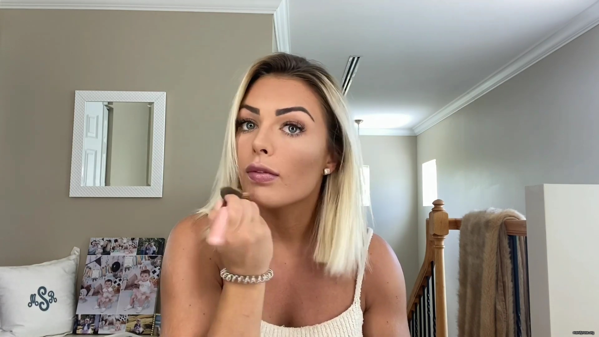 MY_NEW_LOOK21_How-to_do_your_makeup_in_less_than_10_mins21_mp40666.jpg