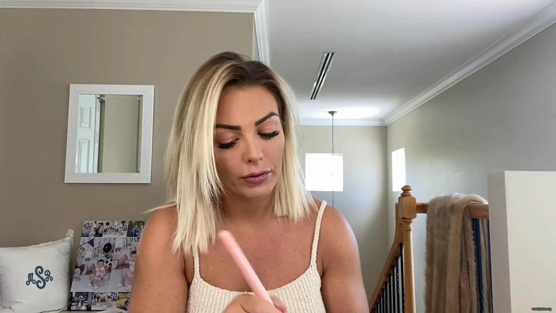 MY_NEW_LOOK21_How-to_do_your_makeup_in_less_than_10_mins21_mp40667.jpg