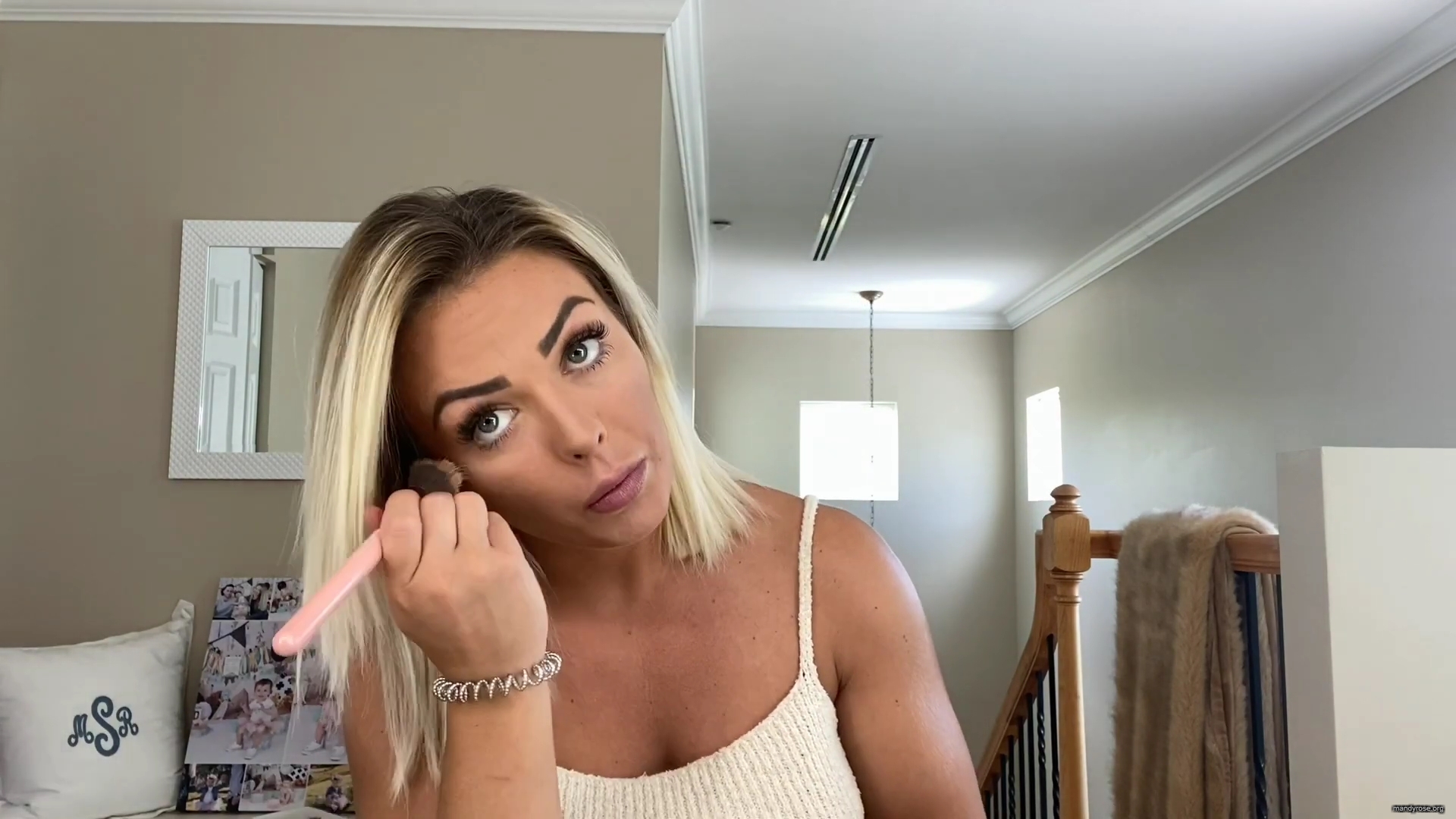 MY_NEW_LOOK21_How-to_do_your_makeup_in_less_than_10_mins21_mp40668.jpg