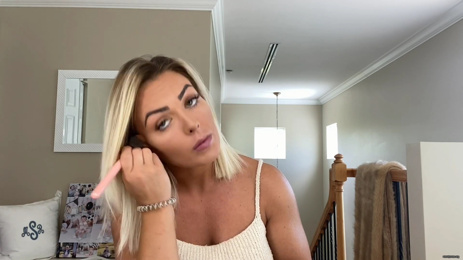 MY_NEW_LOOK21_How-to_do_your_makeup_in_less_than_10_mins21_mp40669.jpg