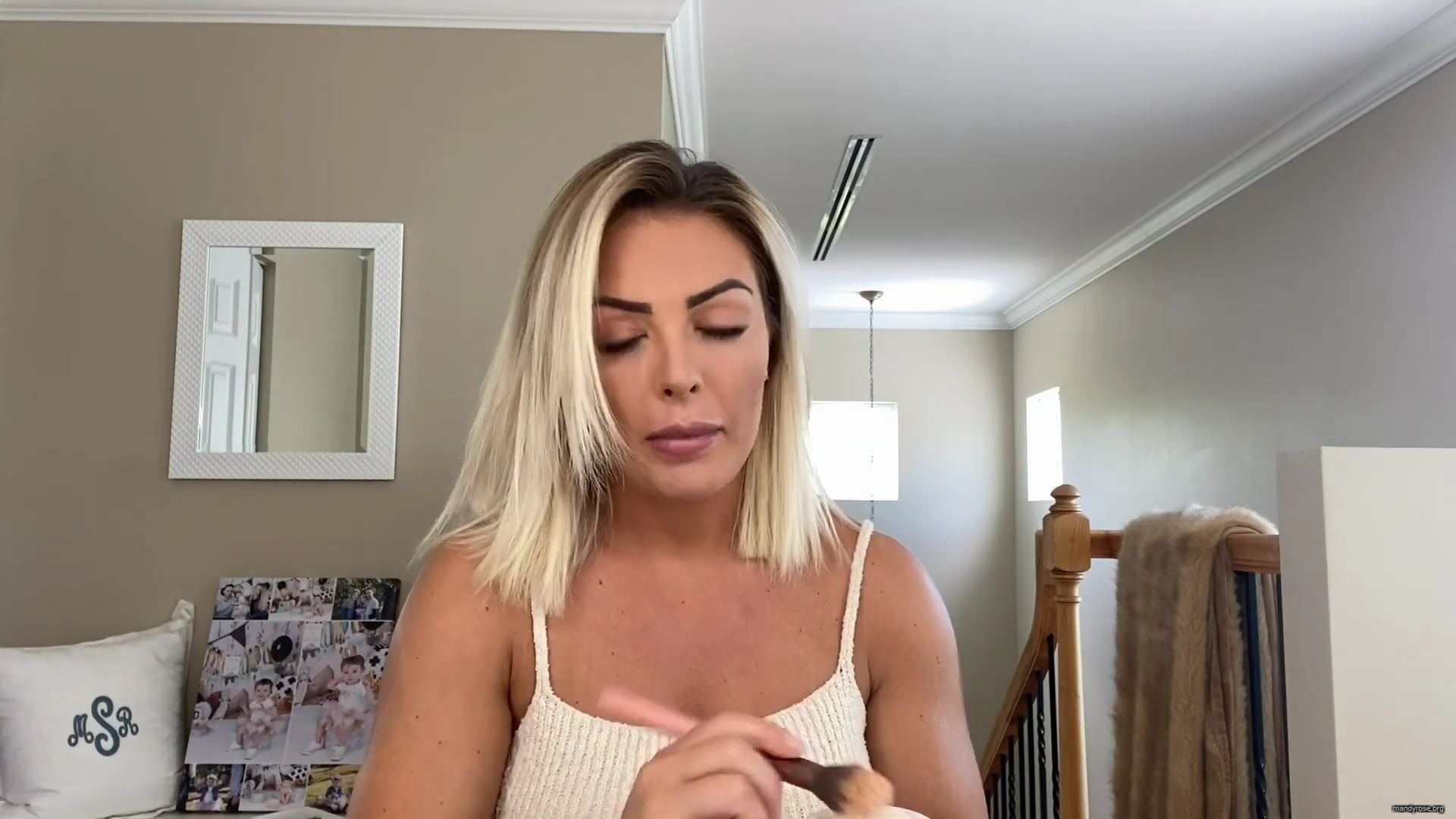 MY_NEW_LOOK21_How-to_do_your_makeup_in_less_than_10_mins21_mp40672.jpg