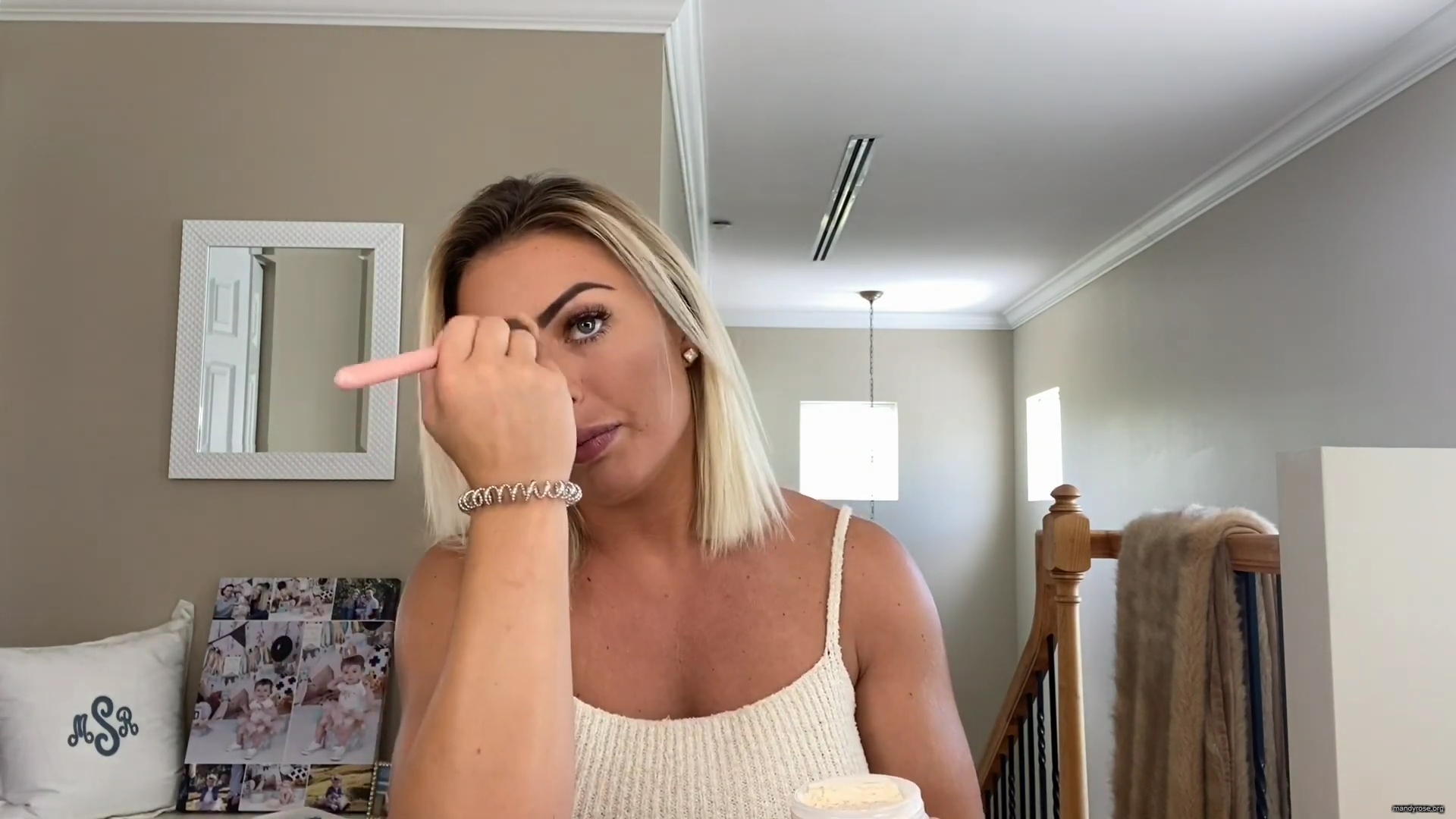 MY_NEW_LOOK21_How-to_do_your_makeup_in_less_than_10_mins21_mp40673.jpg