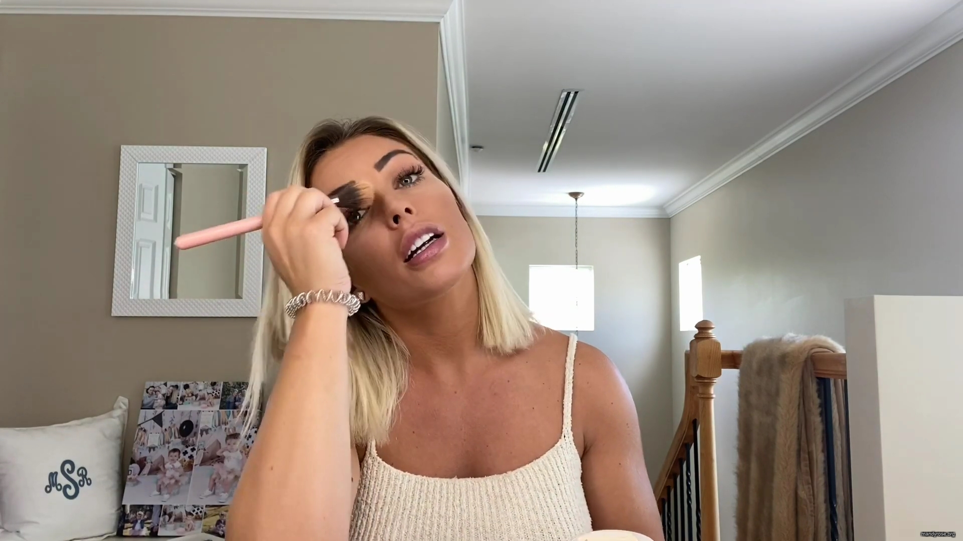 MY_NEW_LOOK21_How-to_do_your_makeup_in_less_than_10_mins21_mp40675.jpg
