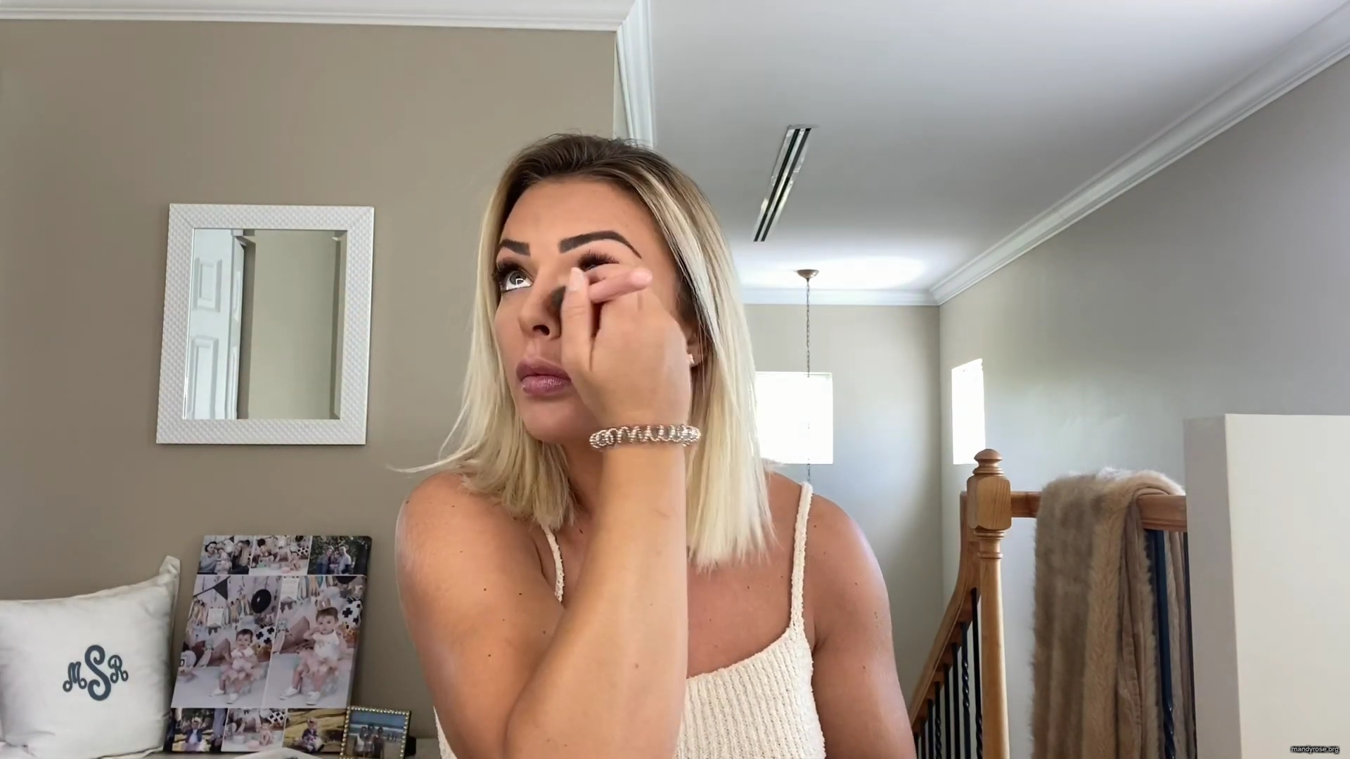 MY_NEW_LOOK21_How-to_do_your_makeup_in_less_than_10_mins21_mp40677.jpg