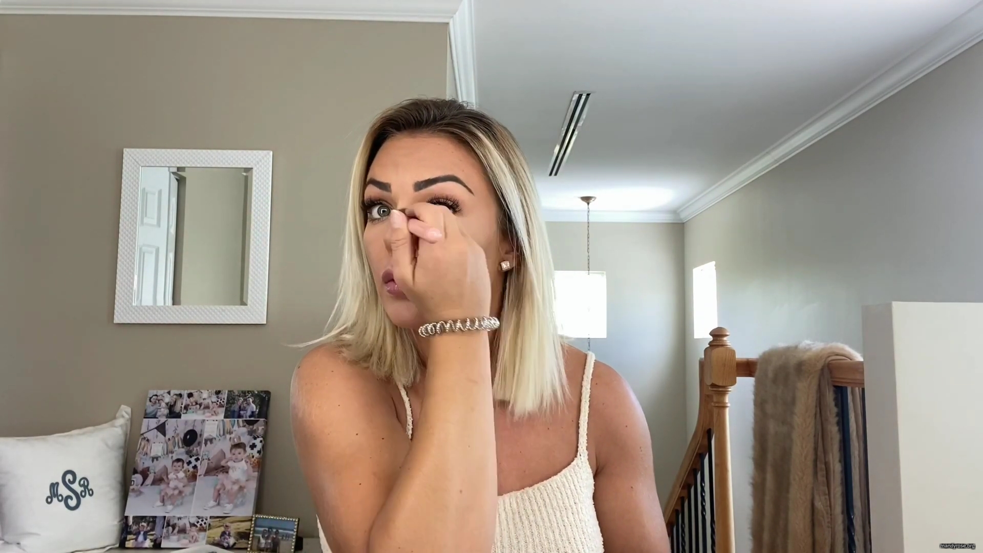 MY_NEW_LOOK21_How-to_do_your_makeup_in_less_than_10_mins21_mp40678.jpg