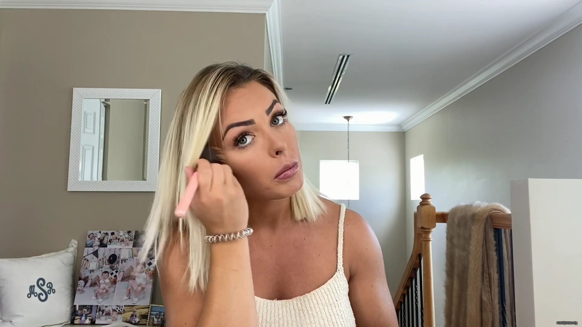 MY_NEW_LOOK21_How-to_do_your_makeup_in_less_than_10_mins21_mp40679.jpg