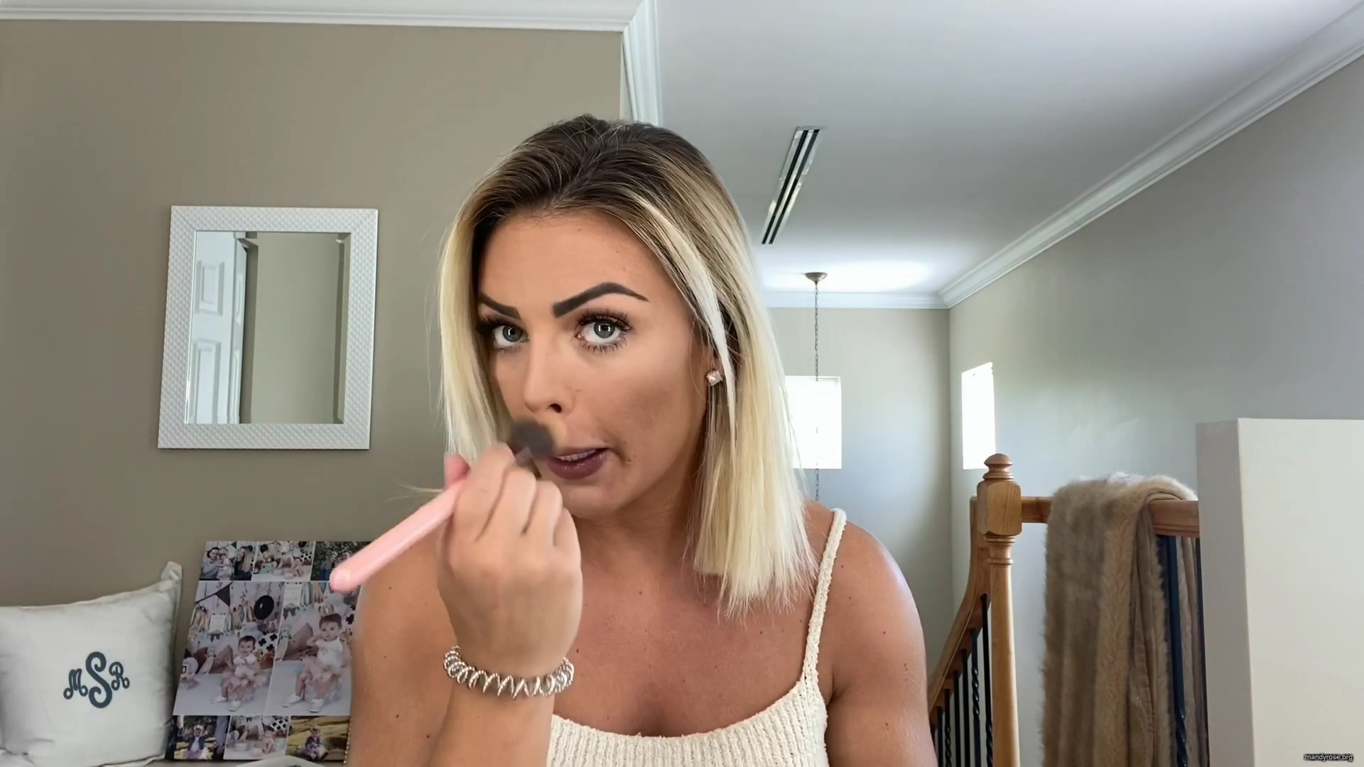 MY_NEW_LOOK21_How-to_do_your_makeup_in_less_than_10_mins21_mp40681.jpg