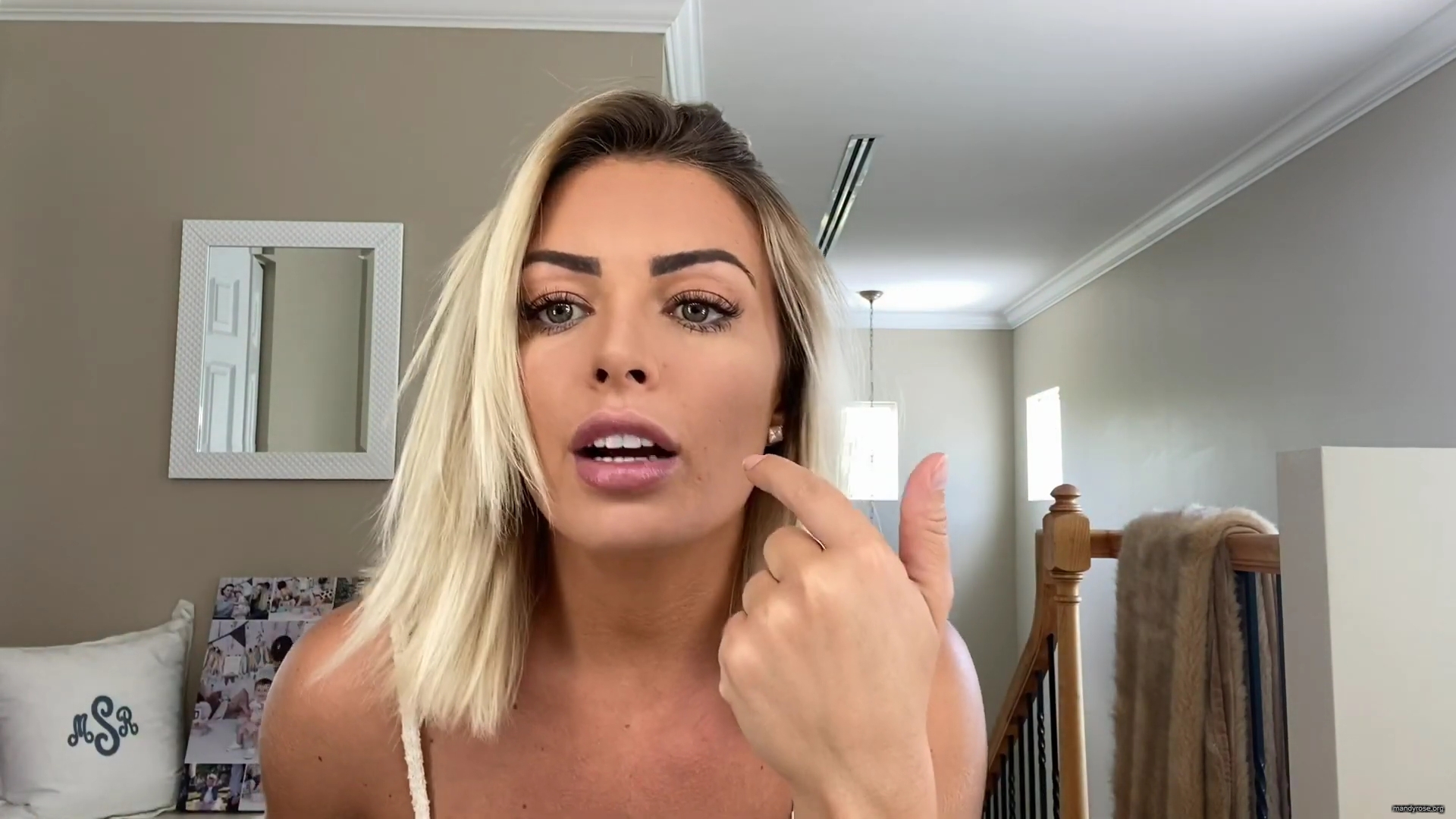 MY_NEW_LOOK21_How-to_do_your_makeup_in_less_than_10_mins21_mp40693.jpg