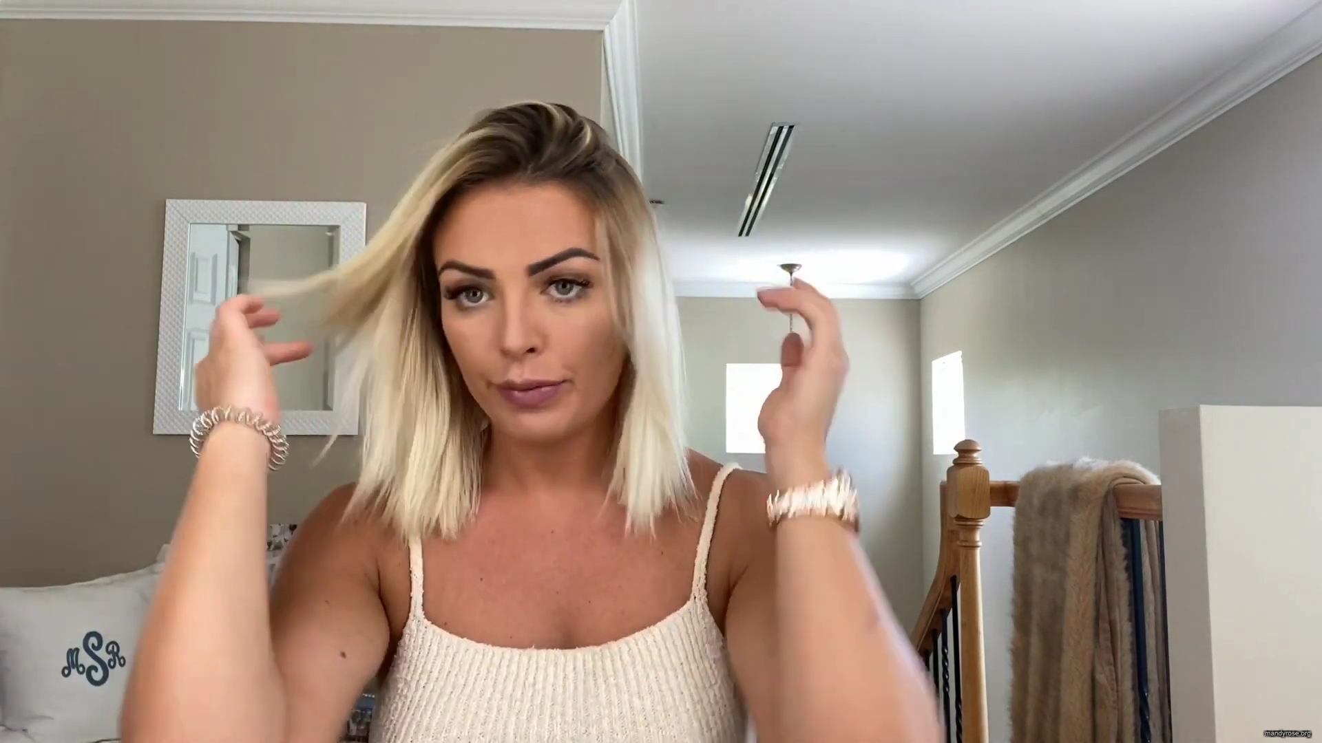 MY_NEW_LOOK21_How-to_do_your_makeup_in_less_than_10_mins21_mp40698.jpg