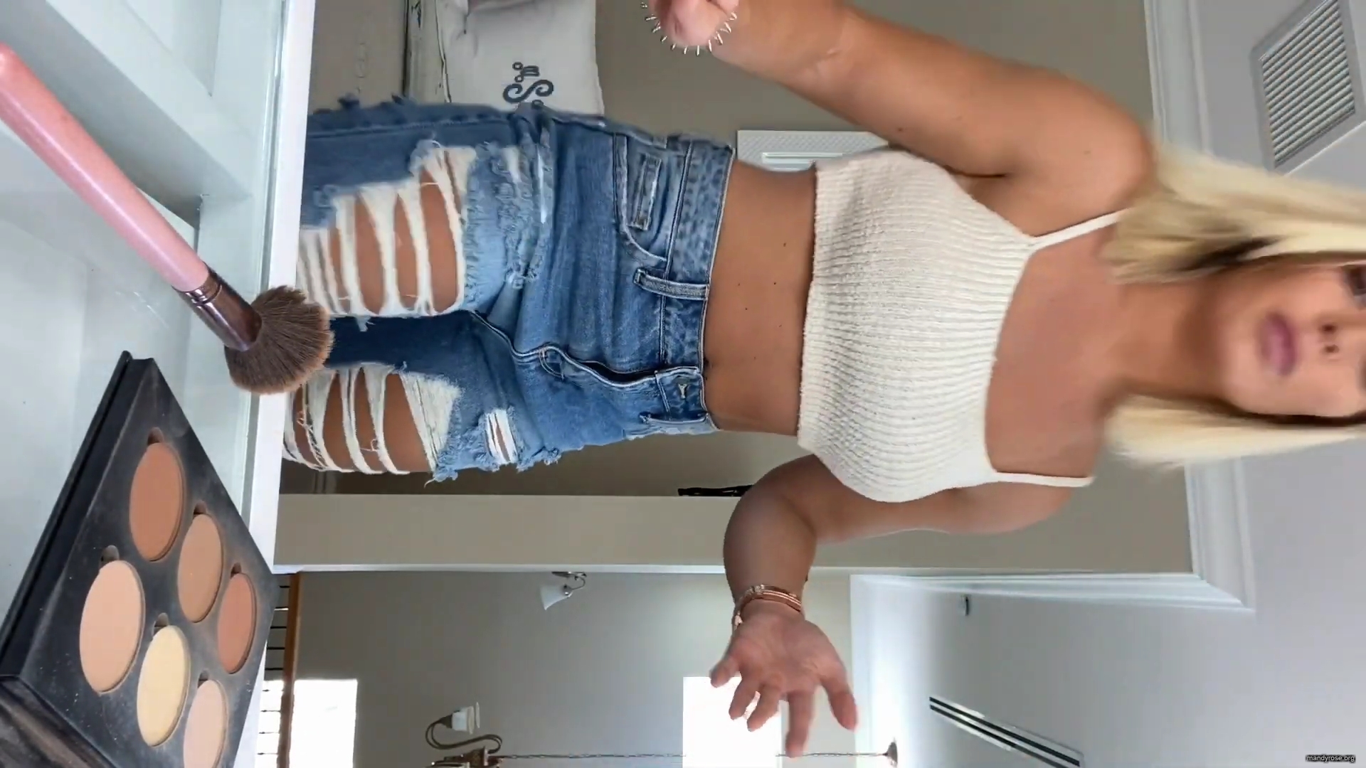 MY_NEW_LOOK21_How-to_do_your_makeup_in_less_than_10_mins21_mp40727.jpg