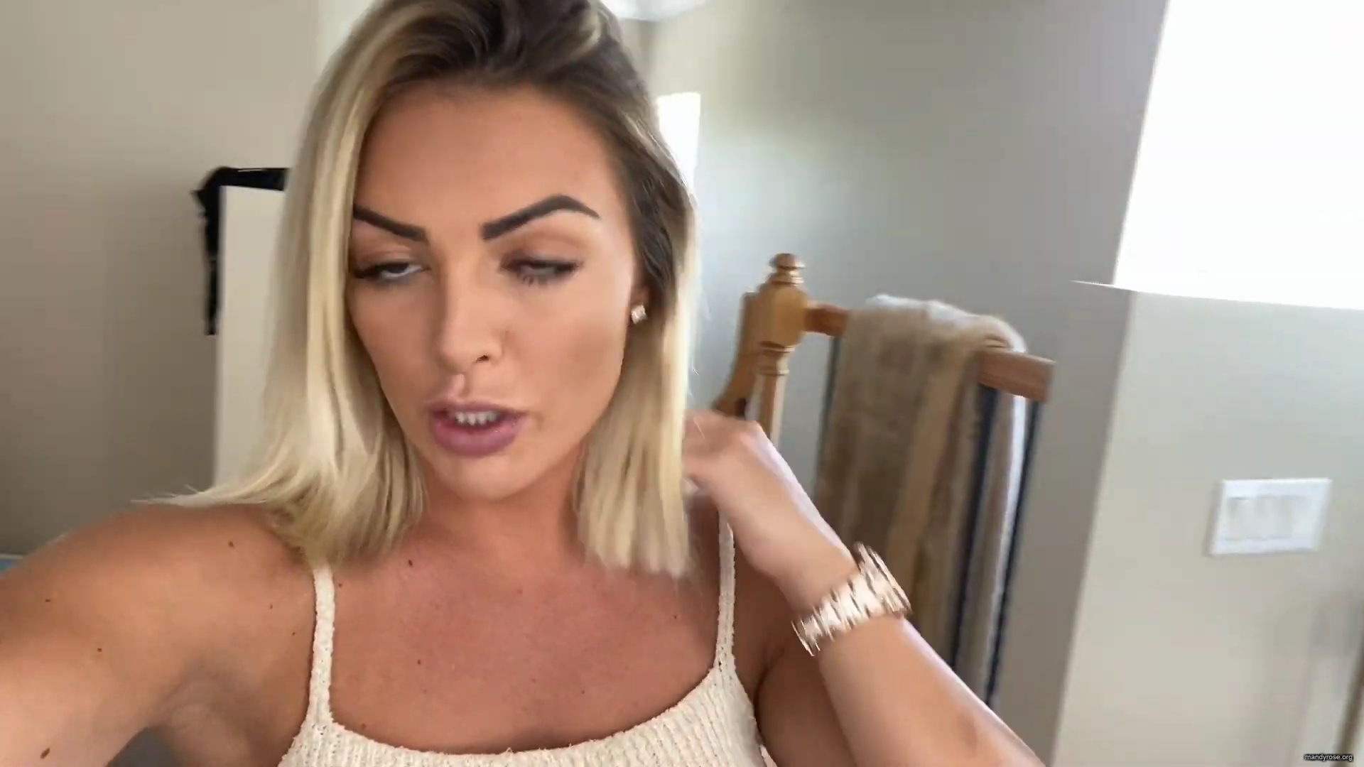 MY_NEW_LOOK21_How-to_do_your_makeup_in_less_than_10_mins21_mp40739.jpg