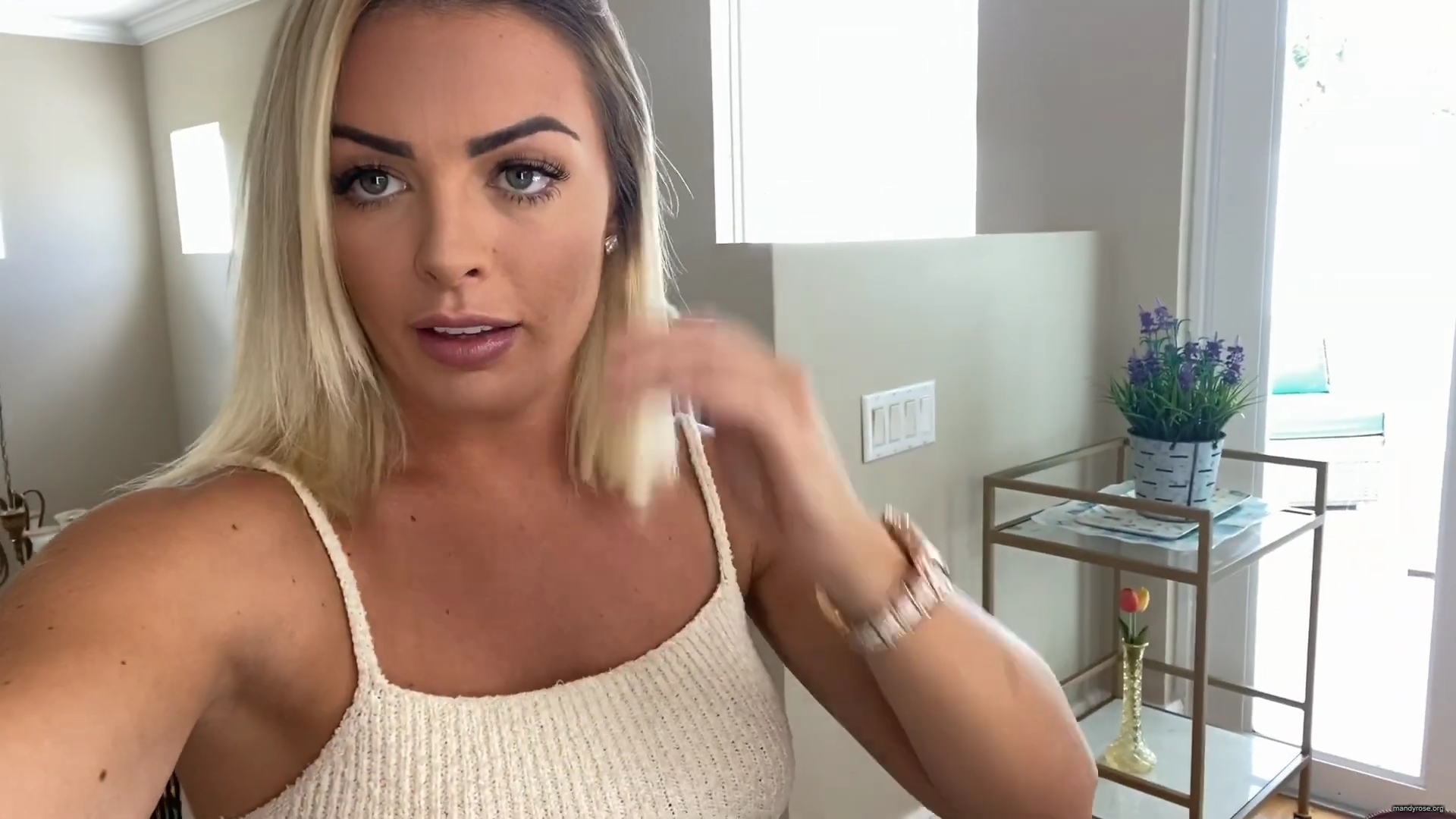 MY_NEW_LOOK21_How-to_do_your_makeup_in_less_than_10_mins21_mp40744.jpg