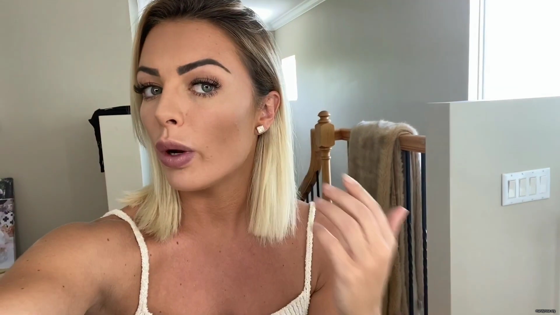 MY_NEW_LOOK21_How-to_do_your_makeup_in_less_than_10_mins21_mp40750.jpg