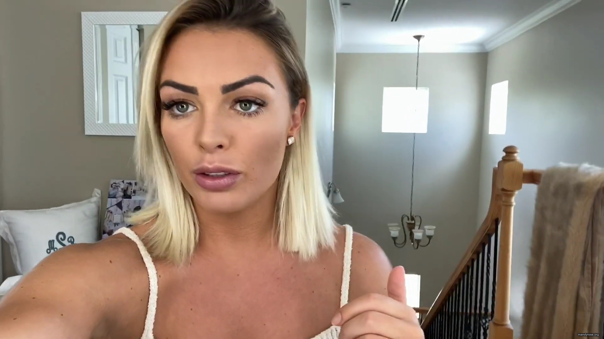 MY_NEW_LOOK21_How-to_do_your_makeup_in_less_than_10_mins21_mp40753.jpg
